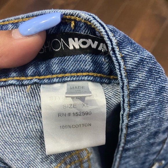 Distressed FashionNova Jeans - Picture 3 of 3